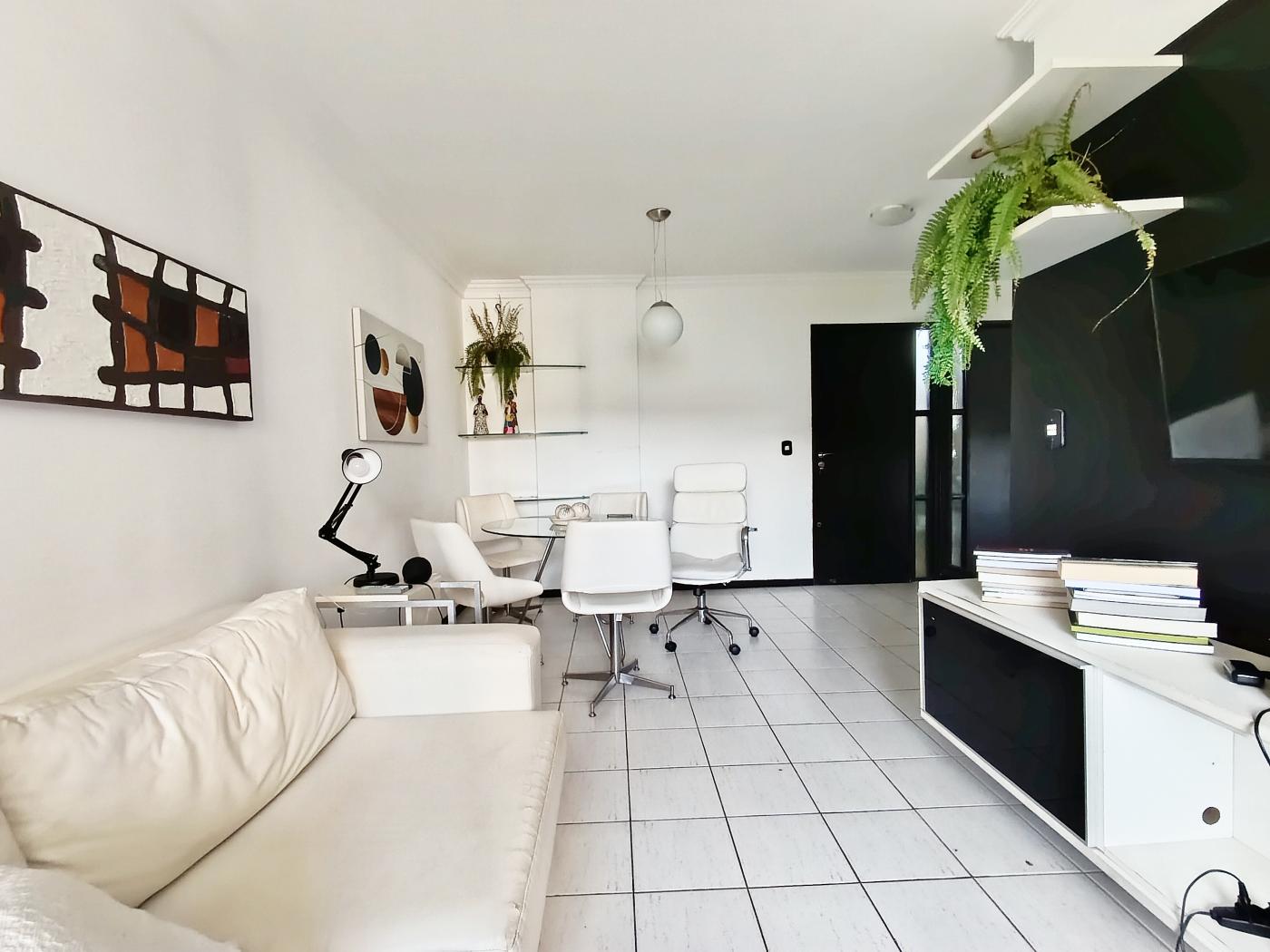 Apartamento à venda com 2 quartos, 70m² - Foto 1