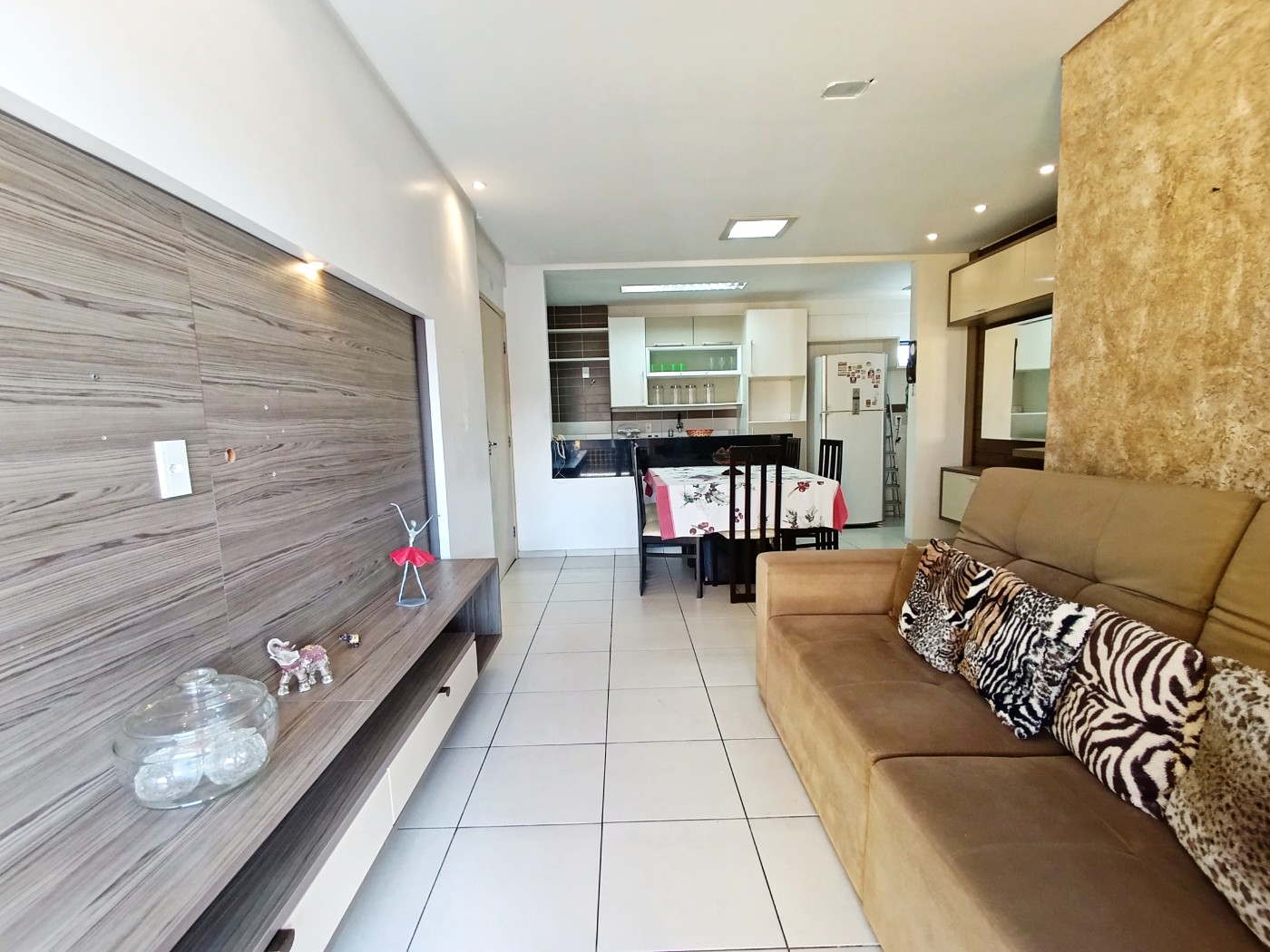 Apartamento à venda com 3 quartos, 75m² - Foto 2