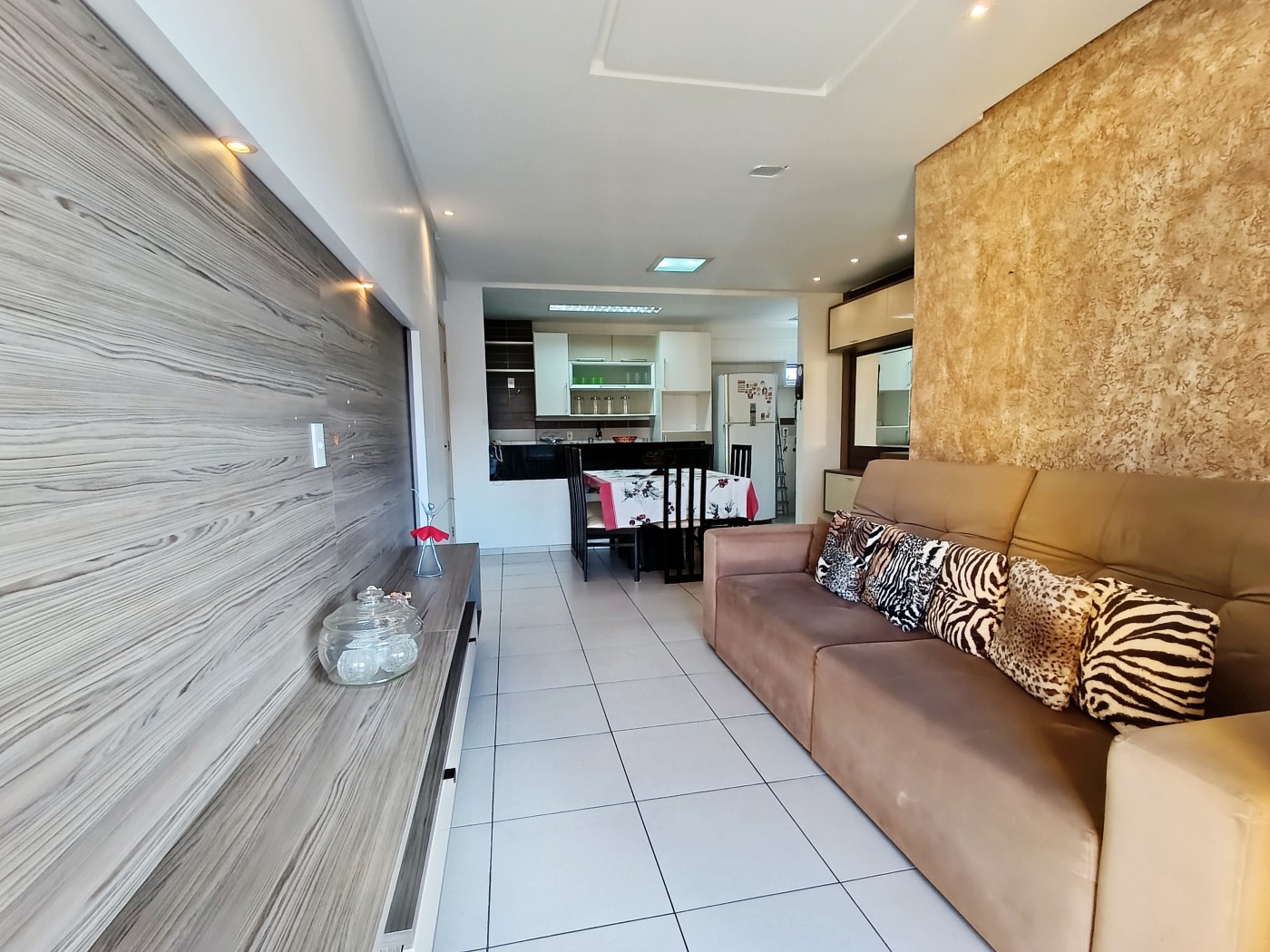 Apartamento à venda com 3 quartos, 75m² - Foto 3