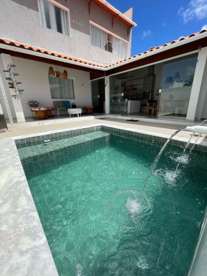 Casa à venda com 5 quartos, 200m² - Foto 1