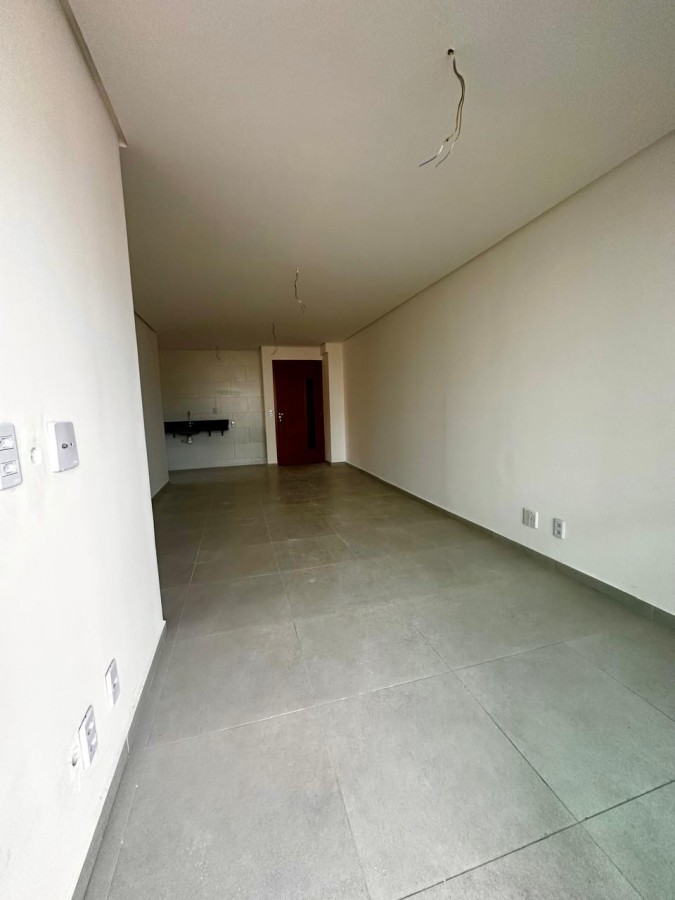 Apartamento à venda com 3 quartos, 77m² - Foto 2