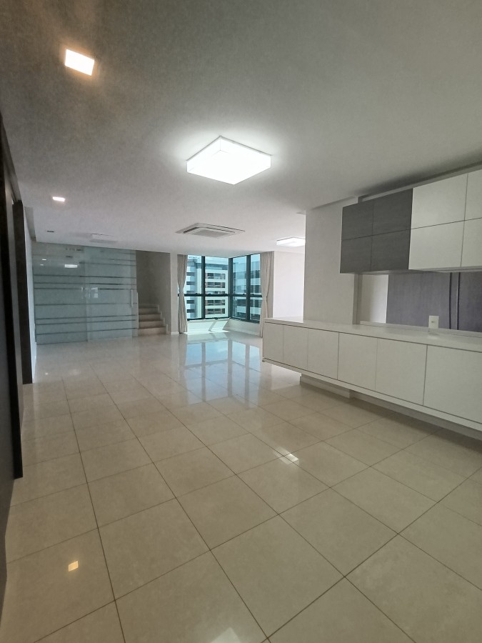 Cobertura à venda com 4 quartos, 310m² - Foto 2