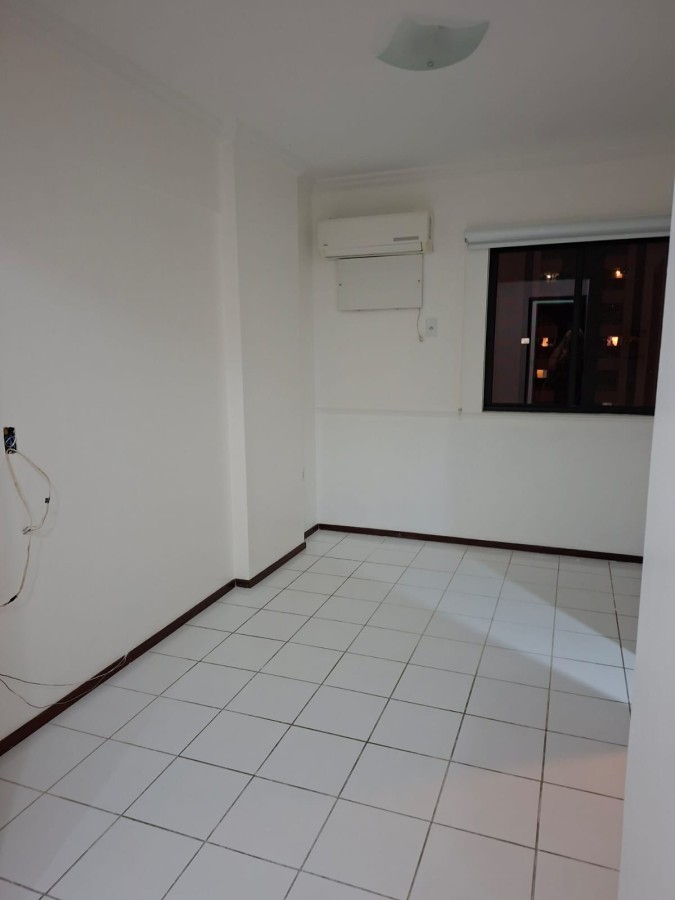 Apartamento à venda com 3 quartos, 85m² - Foto 4